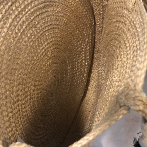 Jute blend round shoulder bag with multi-color tassel detail - Picture 5 of 12